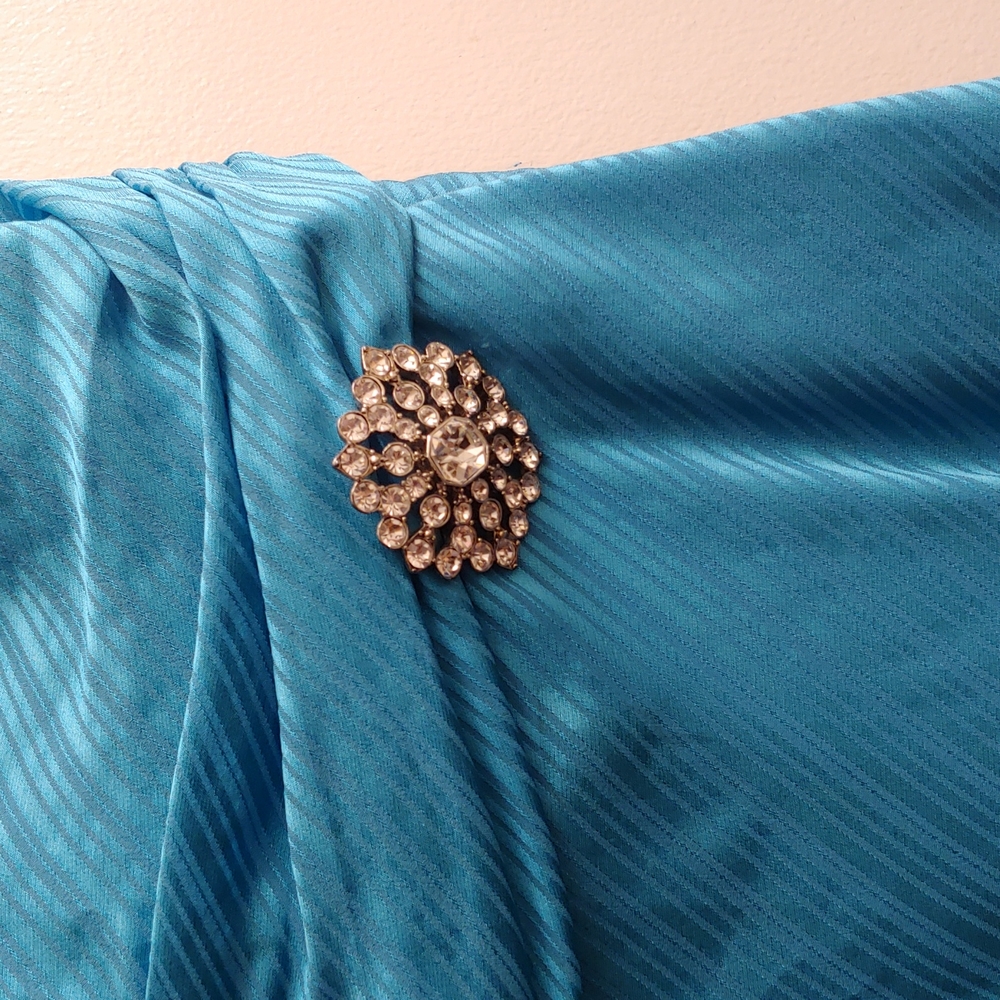 Dress - Picture 3 of 4
